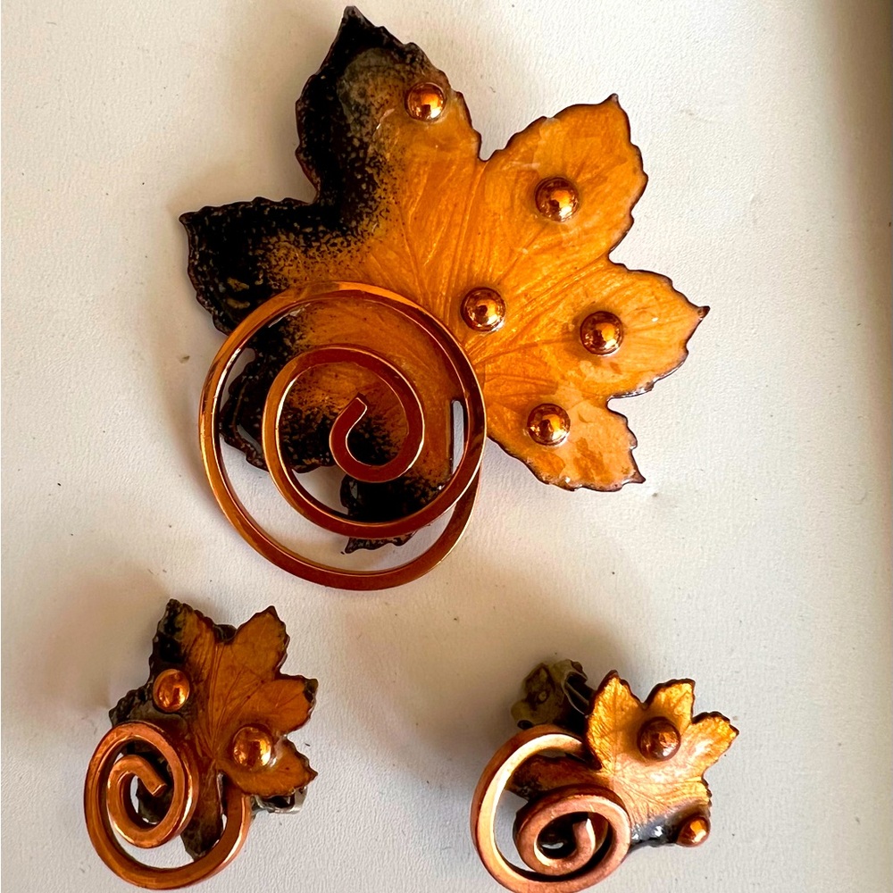 Vintage Signed Matisse Copper & Black Enamel Leaf Brooch Pin and earrings.